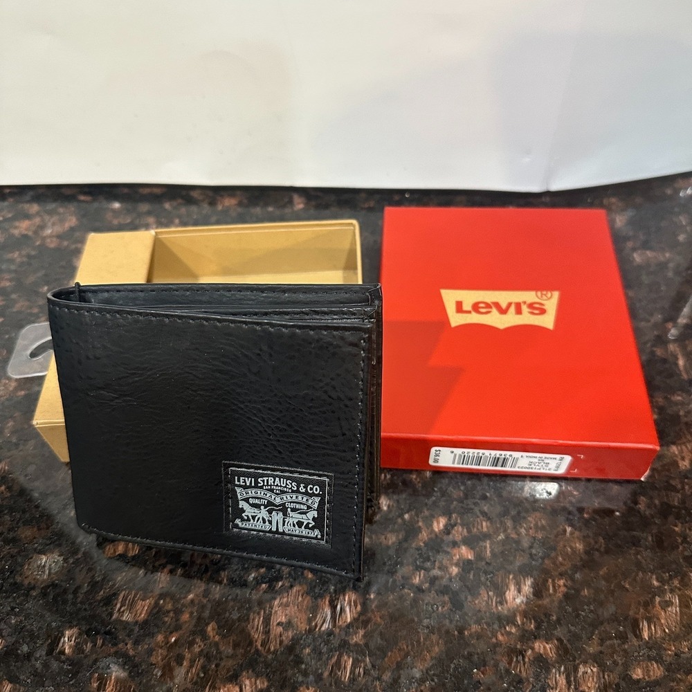 Levis Black Leather Bifold Wallet RFID Blocking Protect Levi Strauss New in Box